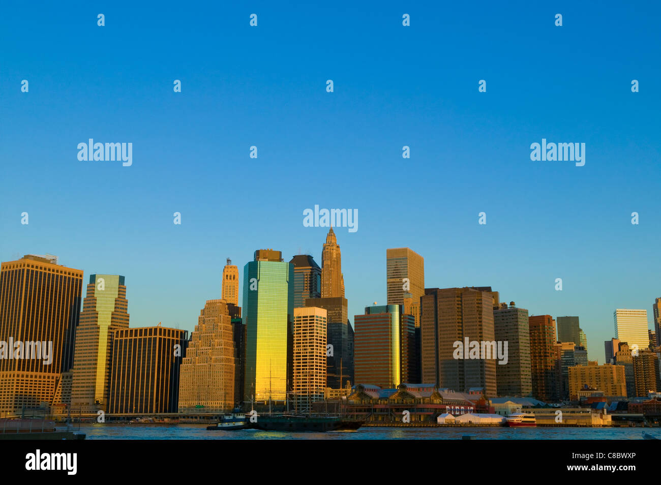 Die Innenstadt von New York Skyline im Morgengrauen Stockfoto