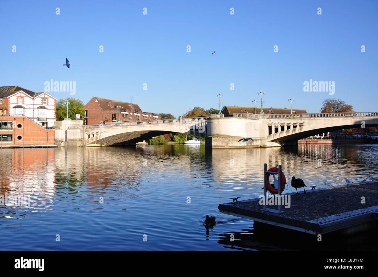 Themse zeigt Caversham Brücke, Caversham, Reading, Berkshire, England, Vereinigtes Königreich Stockfoto