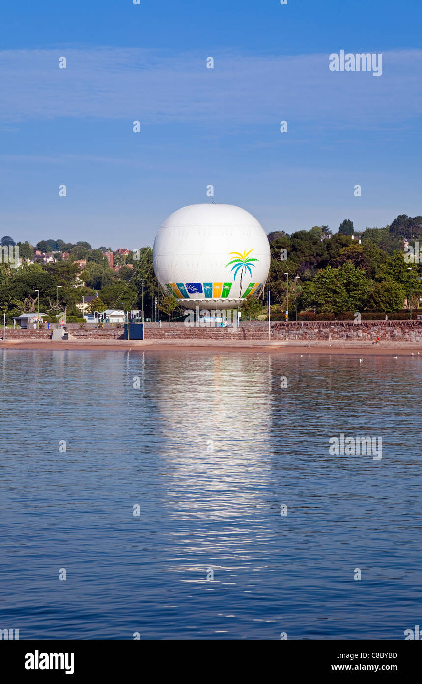 England Devon Torquay Hot Air Ballon und Torre Abbey Sands Stockfoto