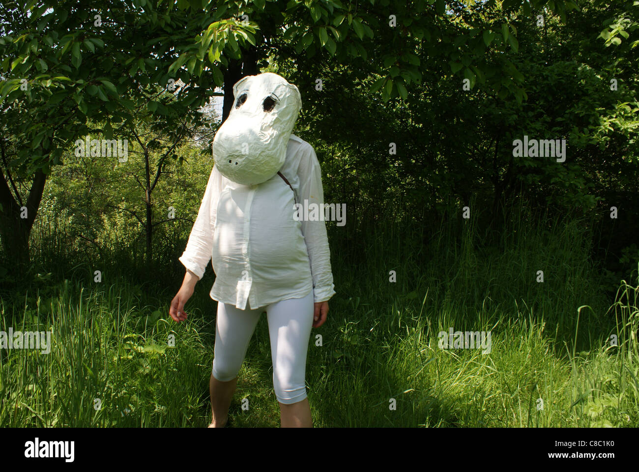 Student in der Mumin-Verkleidung während Juwenalia Student Schau in Krakau, Polen Stockfoto