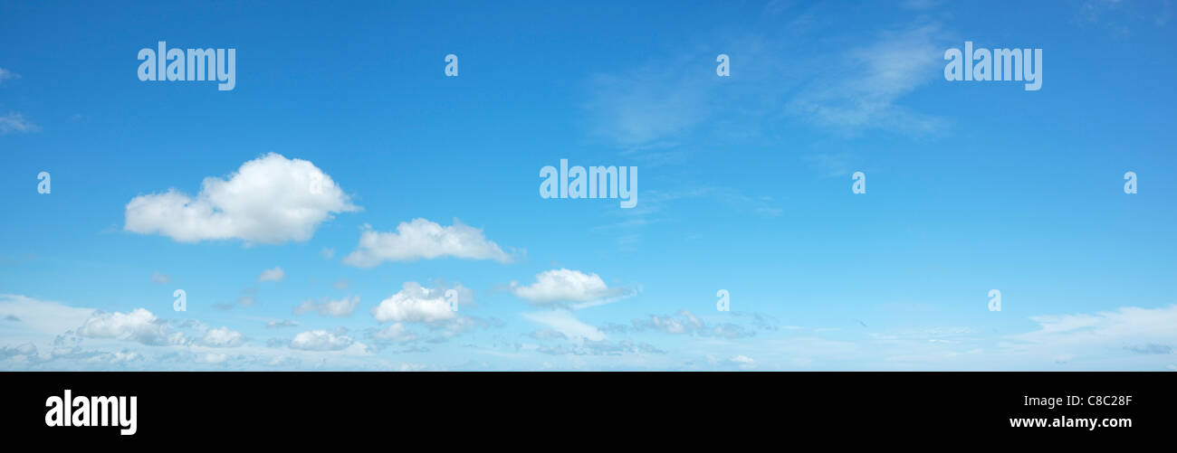 Schöne Wolkengebilde Hintergrund. Panorama-Aufnahme in hoher Auflösung. Stockfoto
