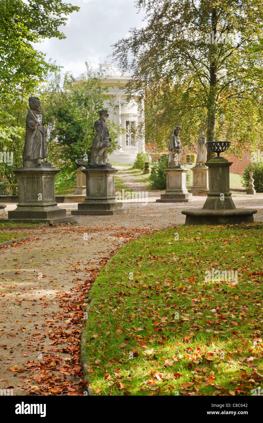 Tempelgarten mit der sowie und Barock Statuen, Neuruppin, Brandenburg, Deutschland Stockfoto
