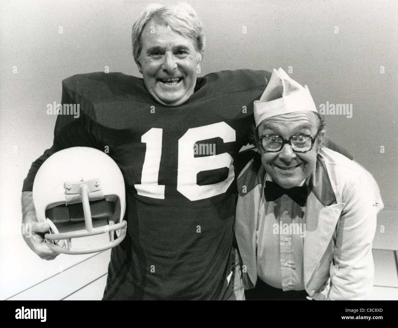 MORECAMBE und WISE UK Comedy-Duo mit Eric Morcambe und Ernie Wise (rechts) auf ihre Thames TV-show Stockfoto