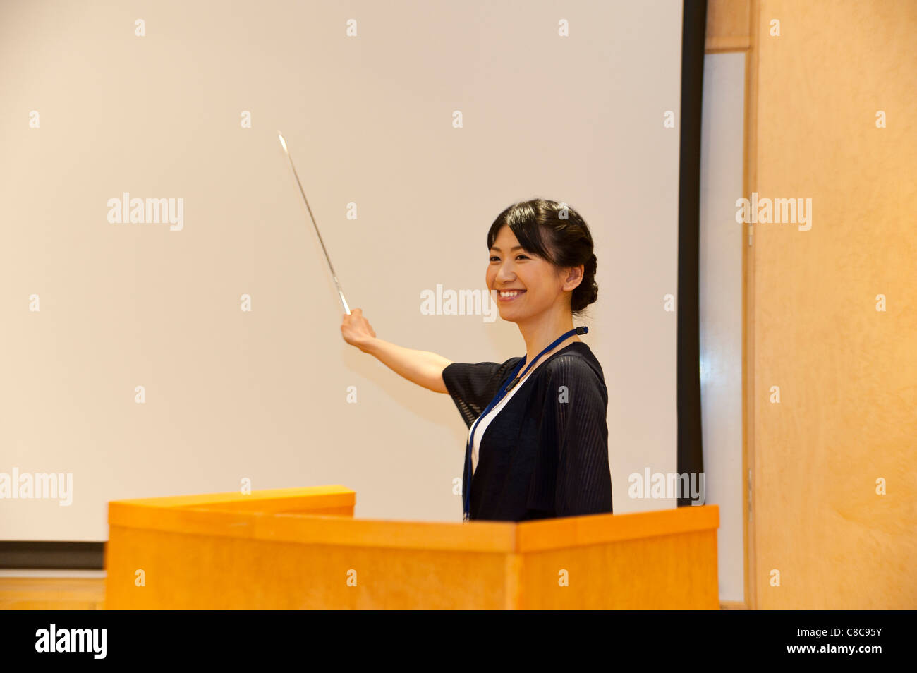 Geschäftsfrau in Business Casual, eine Präsentation Stockfoto