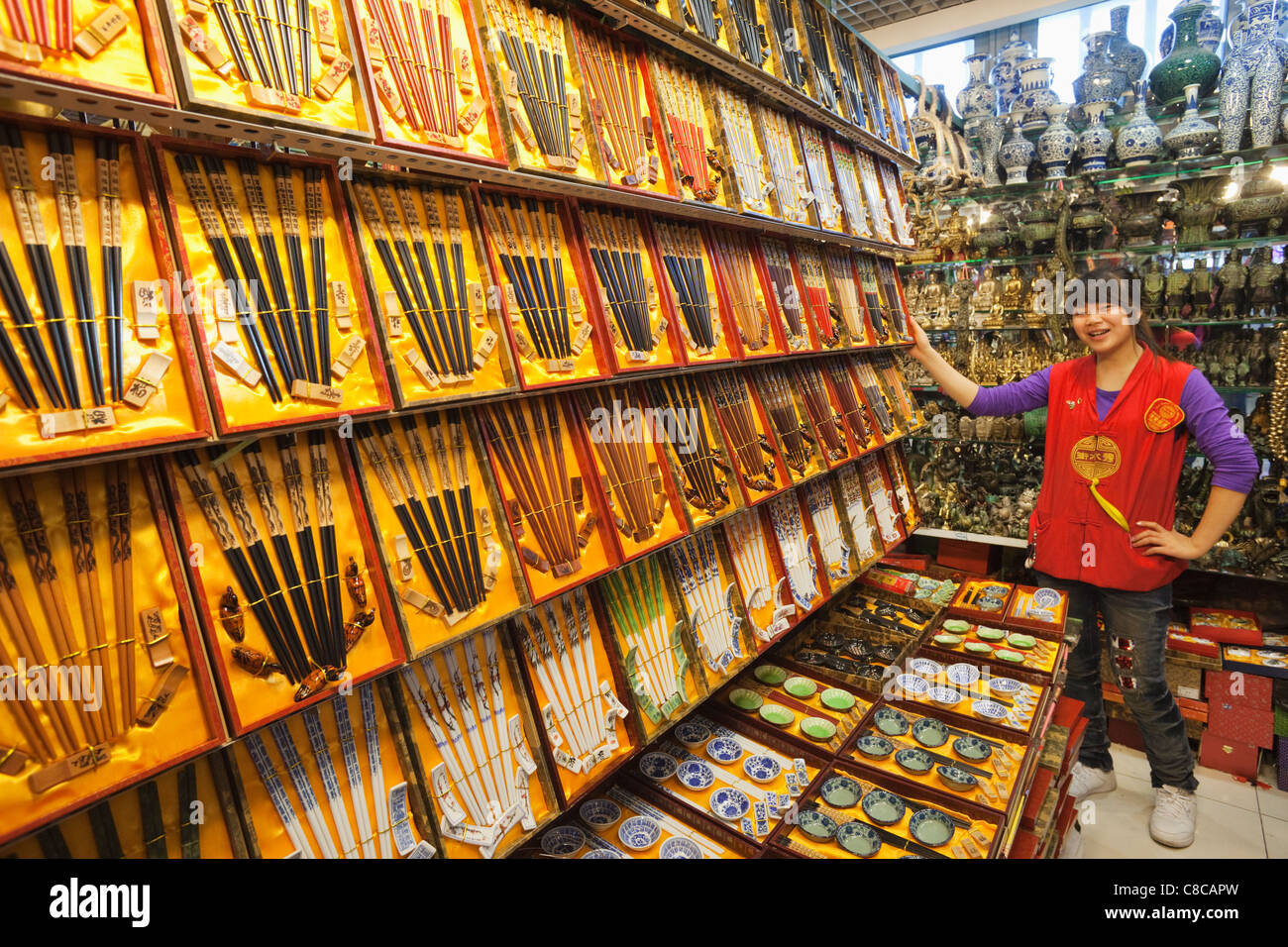 China, Peking, der Seidenmarkt Shop Verkauf Stäbchen Stockfoto