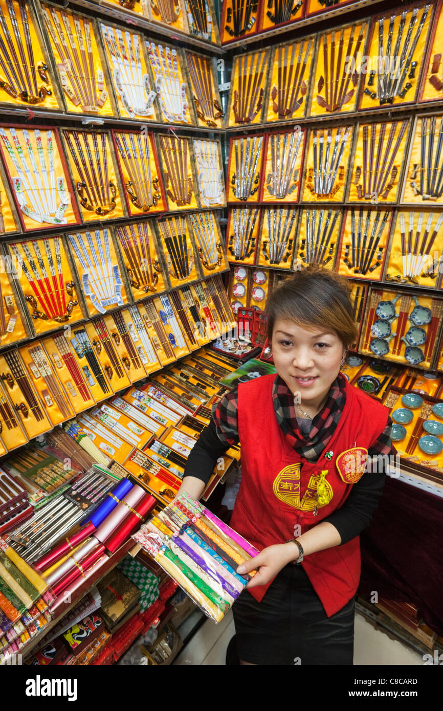 China, Peking, der Seidenmarkt Shop Verkauf Stäbchen Stockfoto