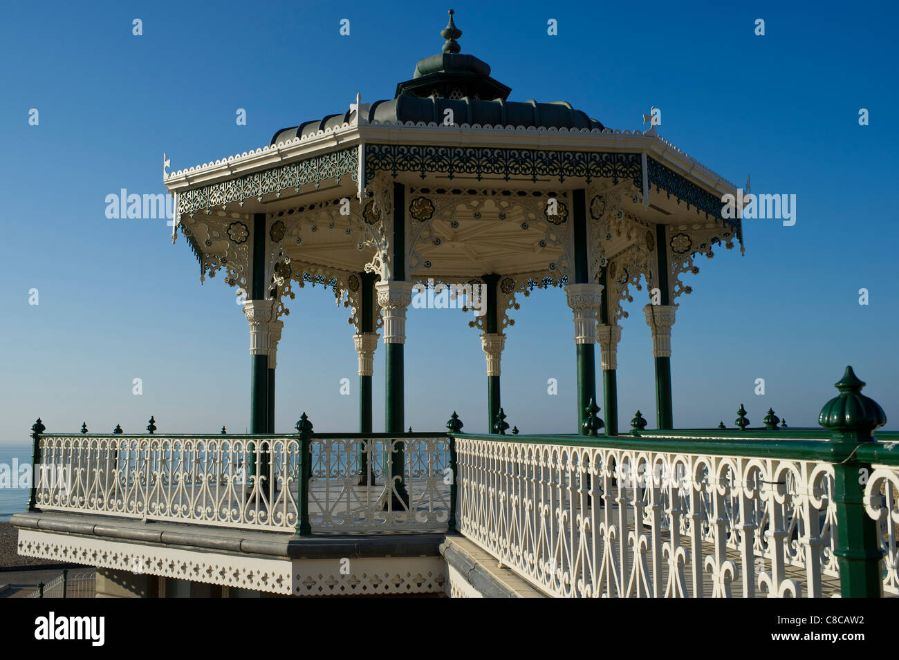 Viktorianische Brighton Musikpavillon auf Brighton Seafront 1884 erbaut und ein lokales Wahrzeichen und sogar für Hochzeiten Stockfoto