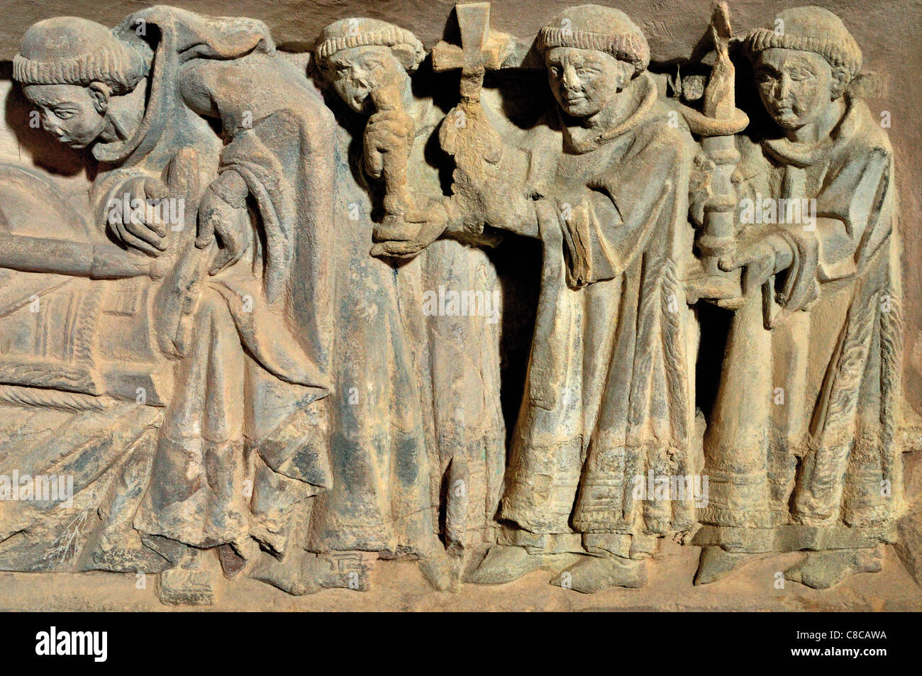 Spanien, Jakobsweg: Stein geschnitzt Detail von einem romanischen Grab im Kloster Irache Stockfoto