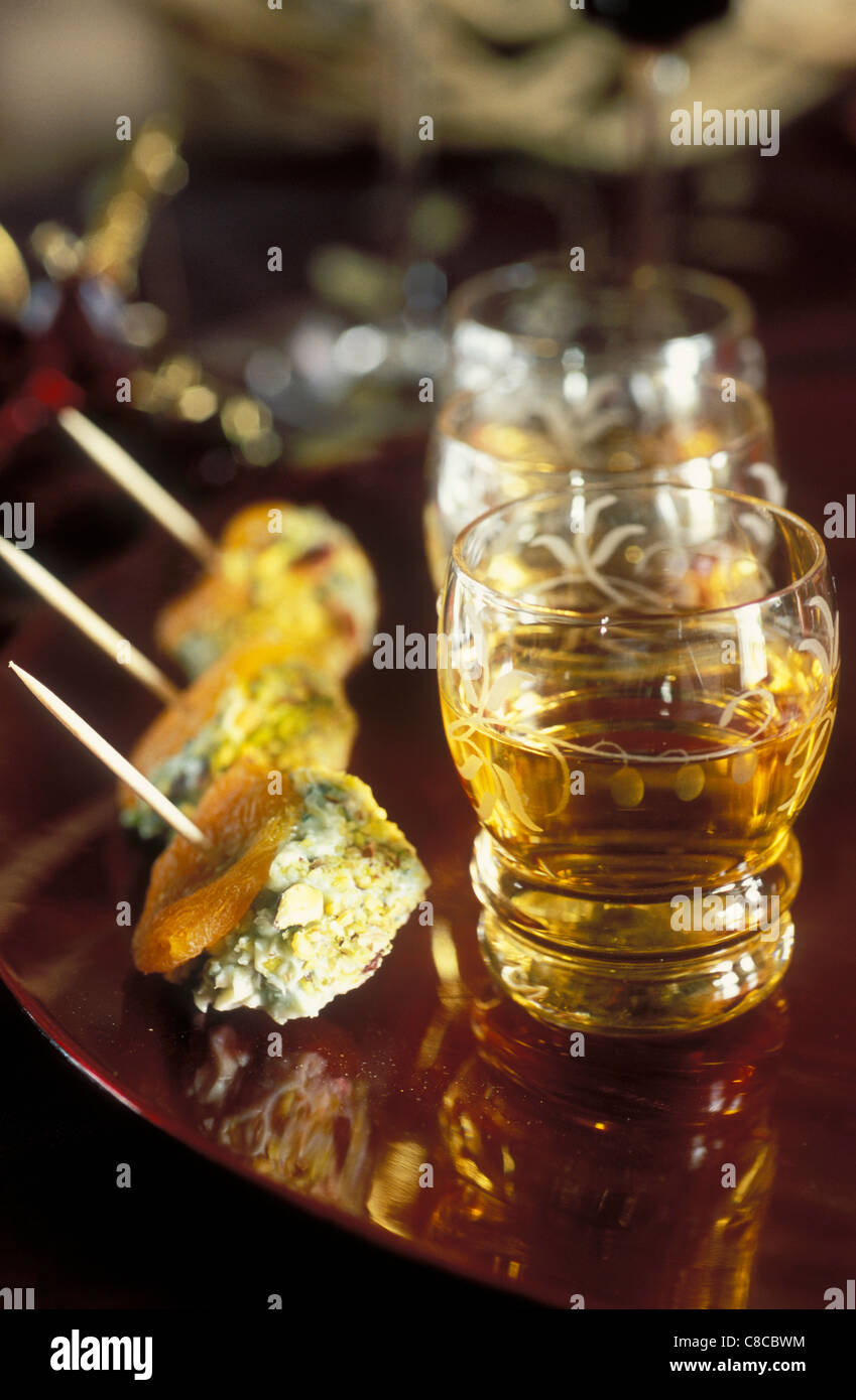 Käse, Haselnuss und getrocknete Aprikosen snack Stockfoto