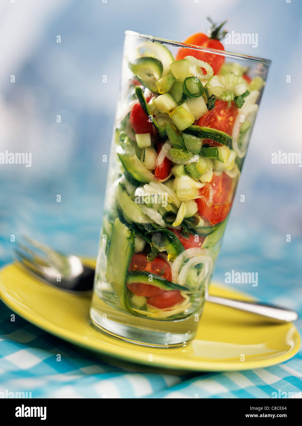 Transparent-Salat mit Cherry-Tomaten Stockfoto