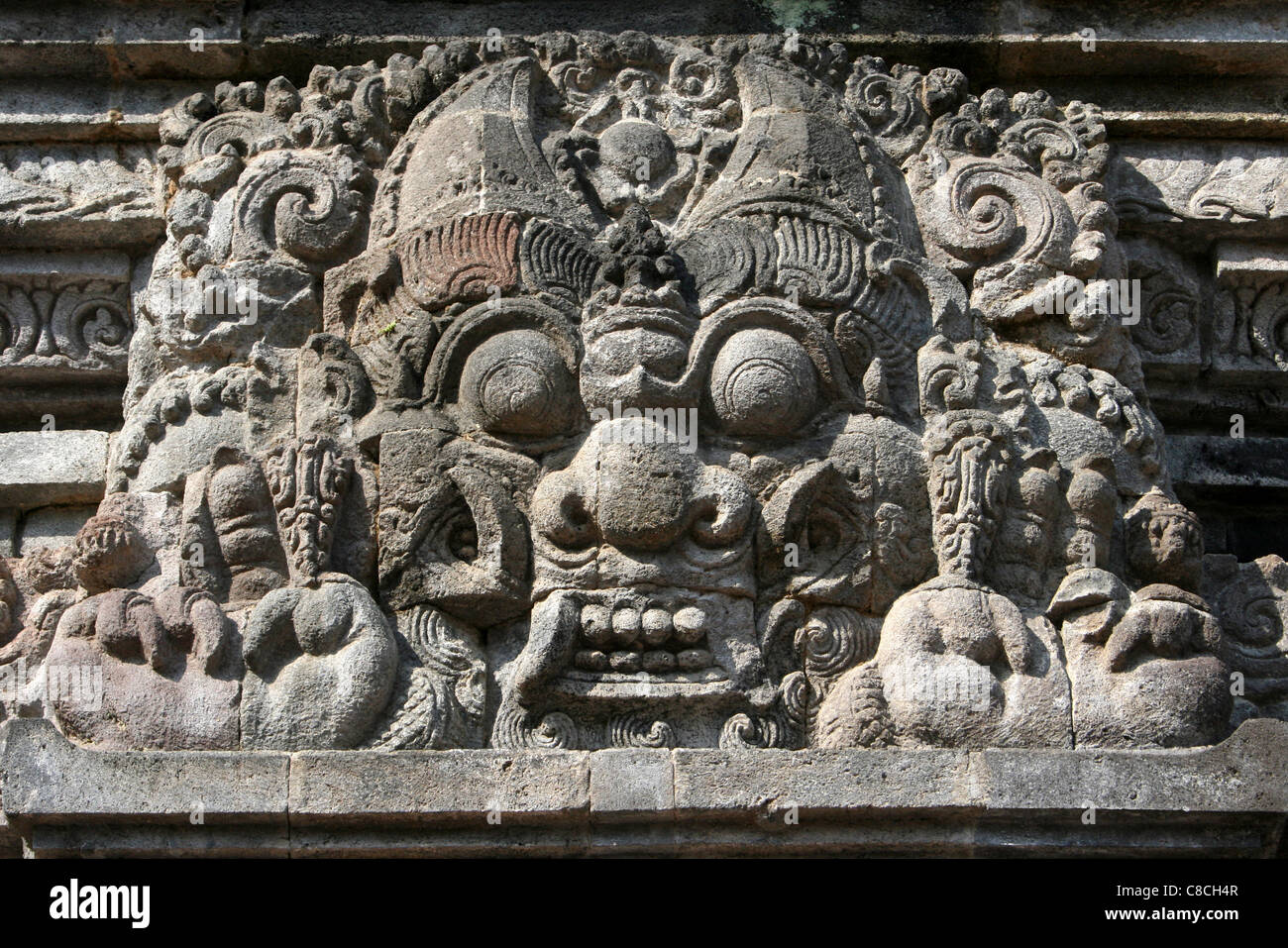 Stein gehauen Dämon auf den Penataran Tempel, Indonesien Stockfoto
