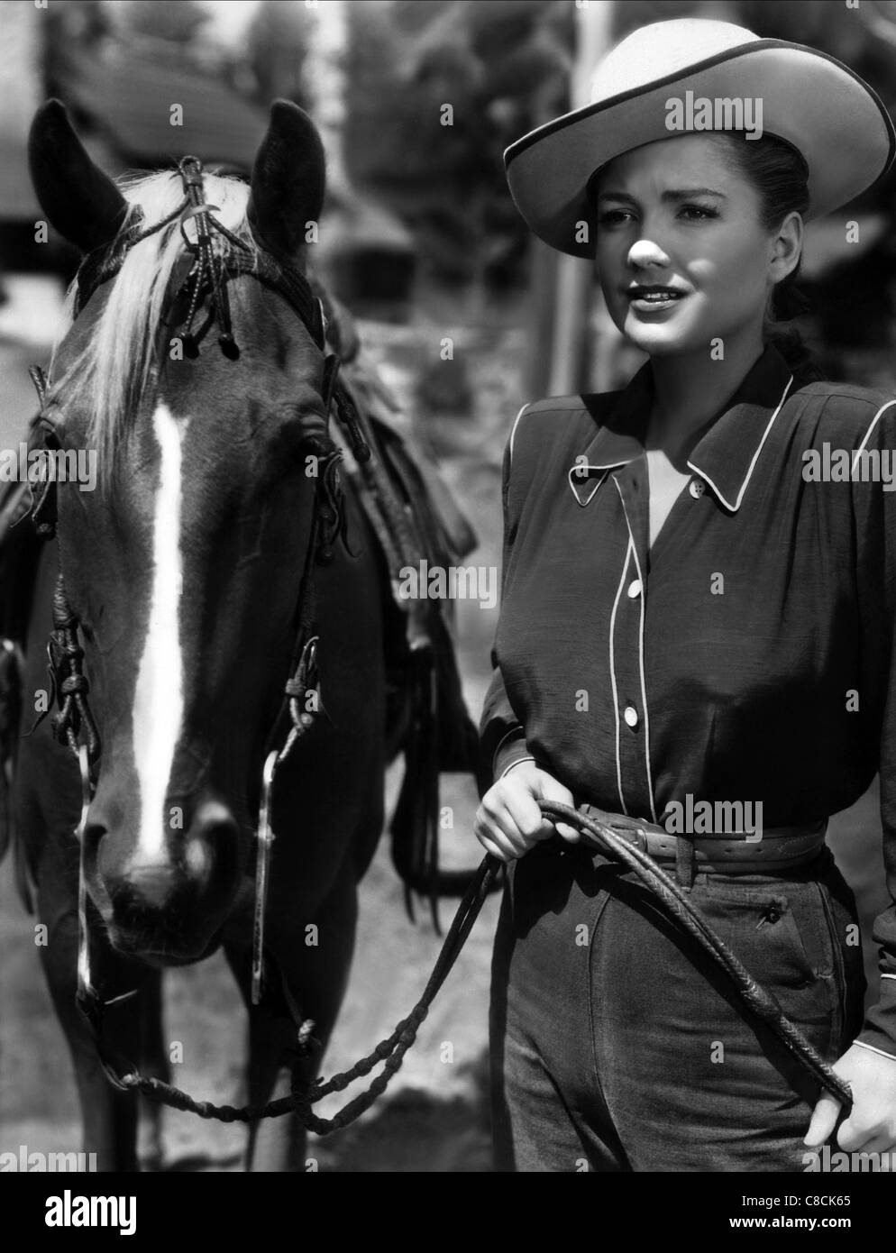 ANNE BAXTER RAUCHIG (1946) Stockfoto