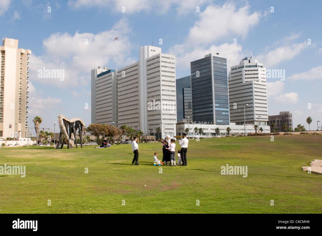 Tel-Aviv Ocean Front-Charles Chlore Park,Israel.Orthodox Juden Stockfoto