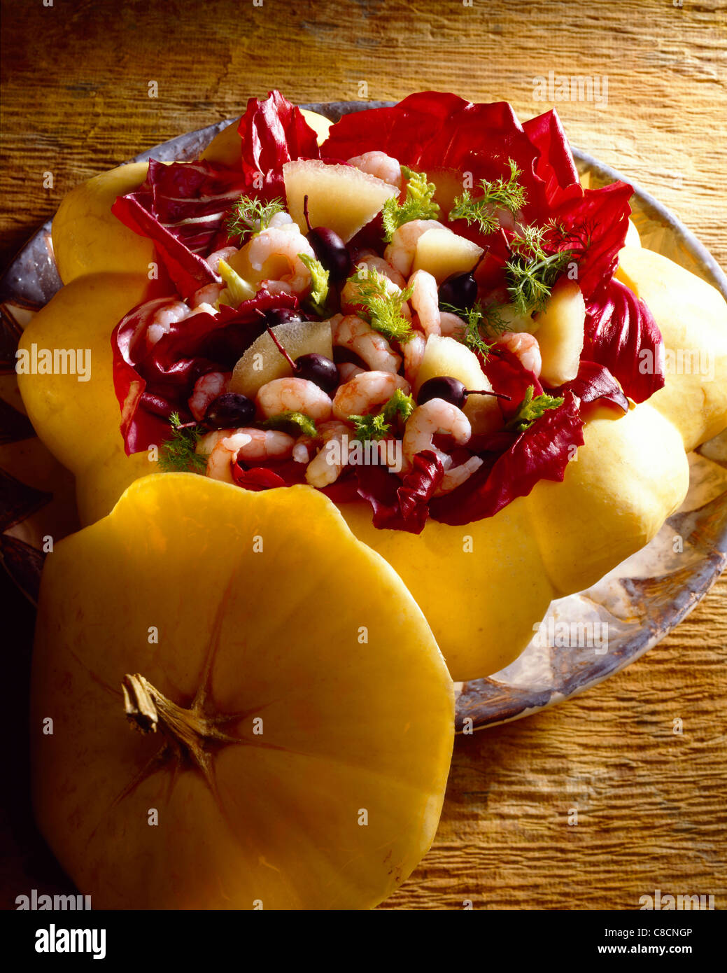 Goldene Squash-Garnelen-Salat Stockfoto