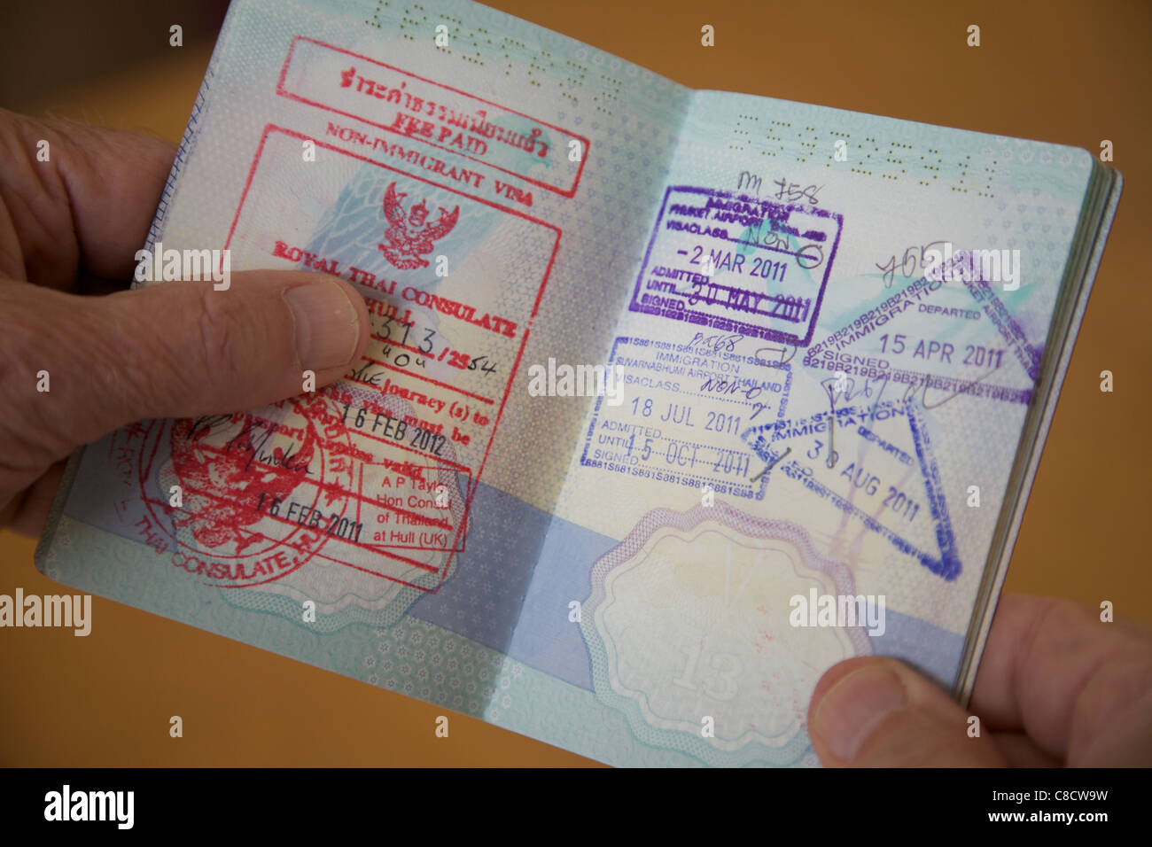 Thai Visa Stempel in einen britischen Pass Stockfoto