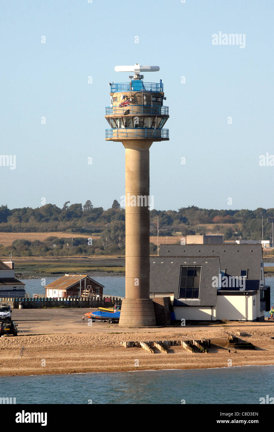 Nationalen Coastwatch Institution (NCI) Turm befindet sich am Calshot, Hampshire, England. Dieser Turm überwacht Versand. Stockfoto
