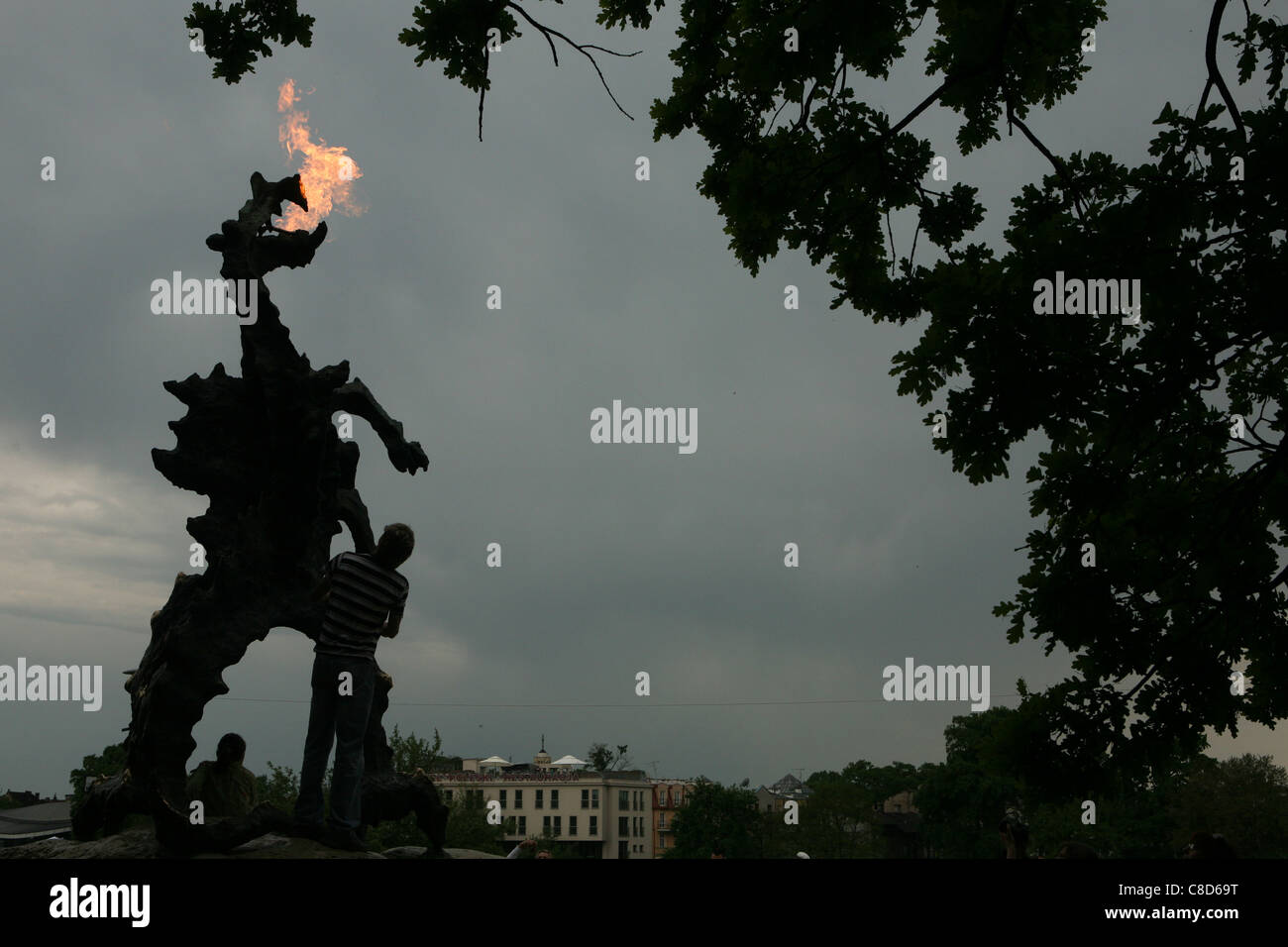 Wawel-Drachen Skulptur von polnischen Bildhauer Bronislaw Chromy in Krakau, Polen. Stockfoto