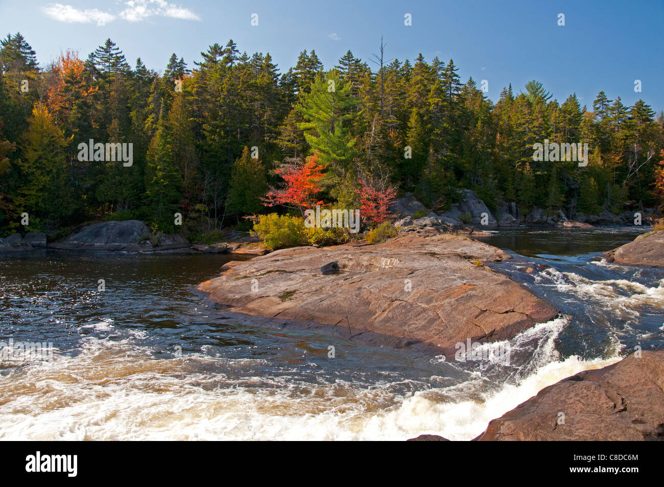 Stromschnellen am North River. Stockfoto