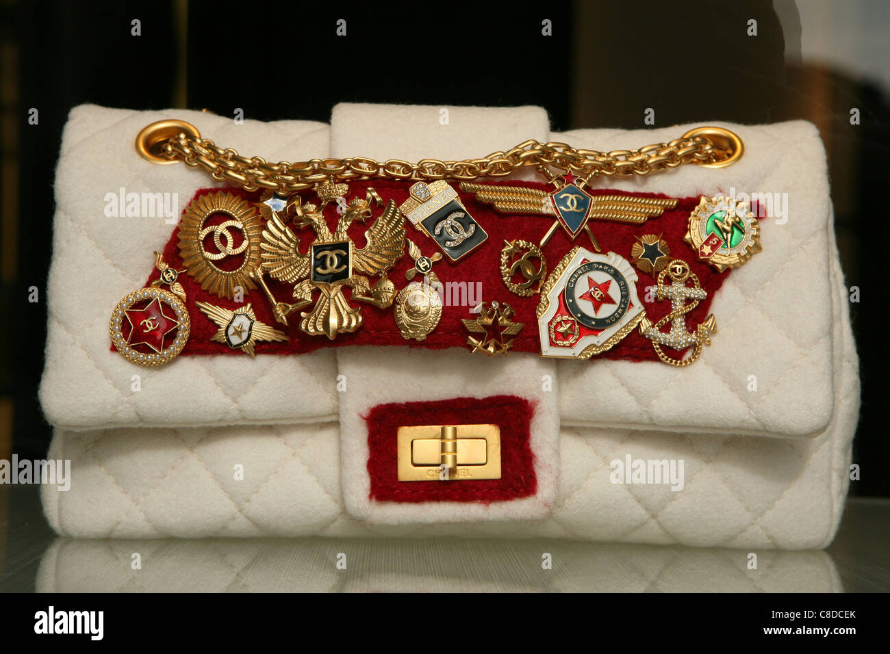 Chanel handtasche -Fotos und -Bildmaterial in hoher Auflösung – Alamy