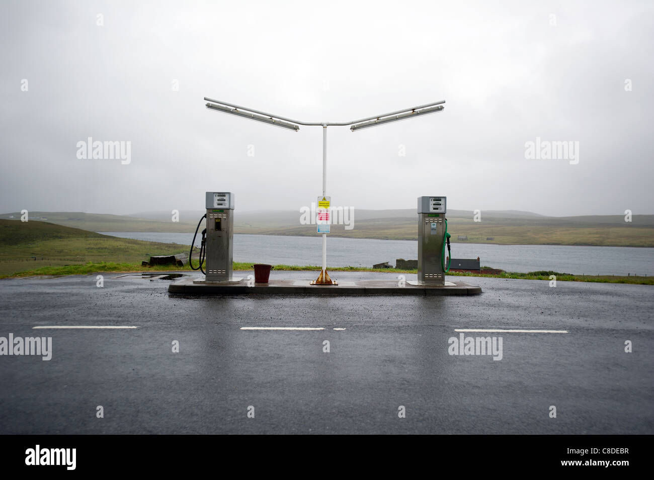 Ländliche Tankstelle im Dorf Bixter auf den Shetland-Inseln, Schottland. Stockfoto
