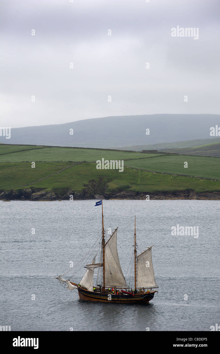 Lerwick Hafen verlässt ein Großsegler auf den Shetland-Inseln Schottland 2011 groß Schiffe Rennen. Stockfoto