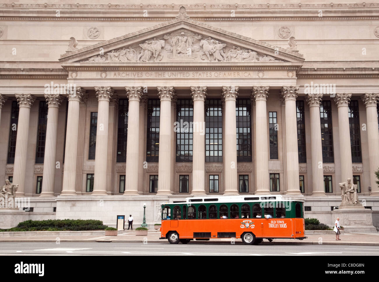 Ein Tour-Bus außerhalb der National Archives in Washington DC USA Stockfoto