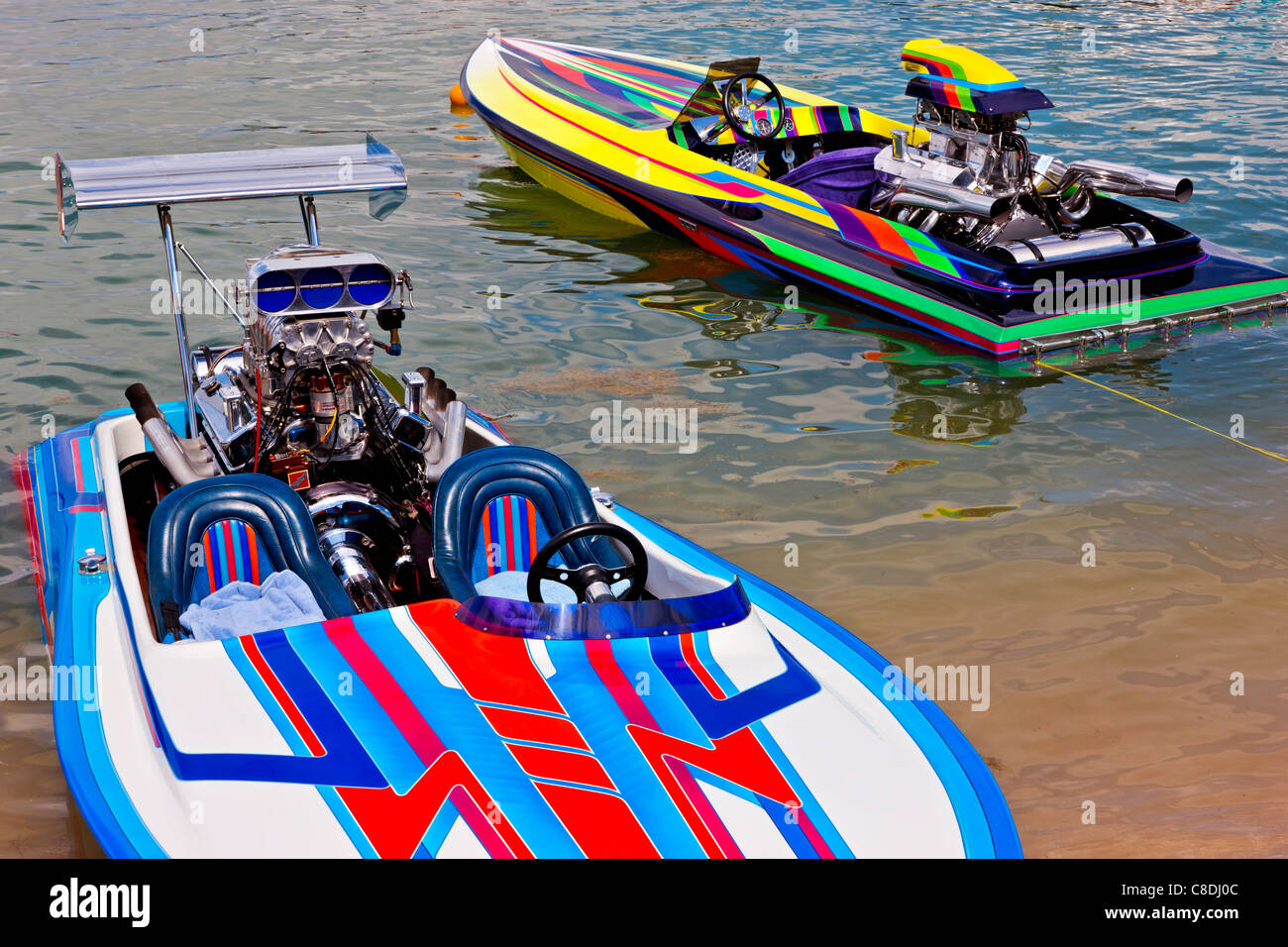 Zwei bunte Schnellboote, Moab Recreation Center, Arizona Stockfoto