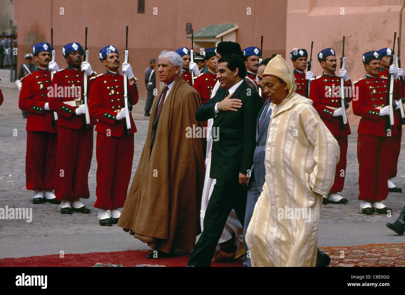 Norden die afrikanischen Führer Gaddhafi, Benjedid, Izzedine Ben Ali und Maaouya Ould Sid'Ahmed melden Sie host König Hassan von Marokko. Stockfoto