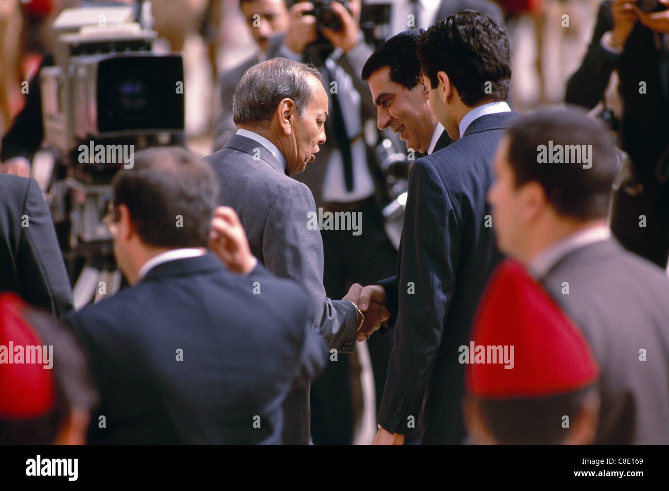 Norden die afrikanischen Führer Gaddhafi, Benjedid, Izzedine Ben Ali und Maaouya Ould Sid'Ahmed melden Sie host König Hassan von Marokko. Stockfoto