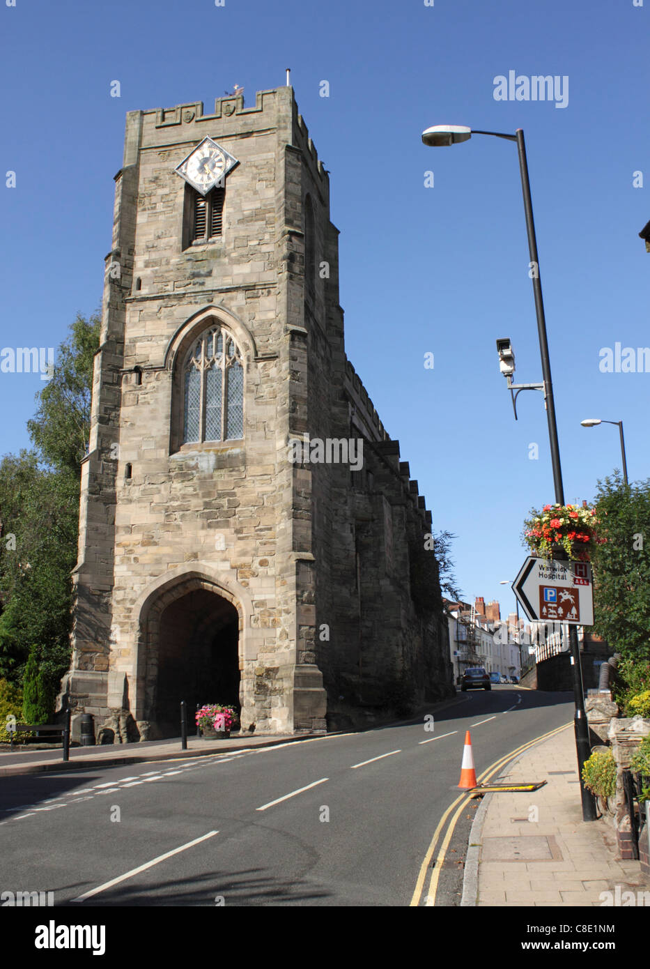 West Gate und der Kapelle des St. James Warwick Stockfoto