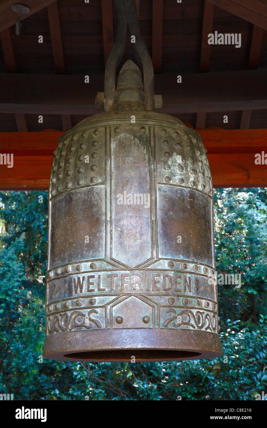 World Peace Bell, Volkspark Friedrichshain, Berlin, Deutschland Stockfoto