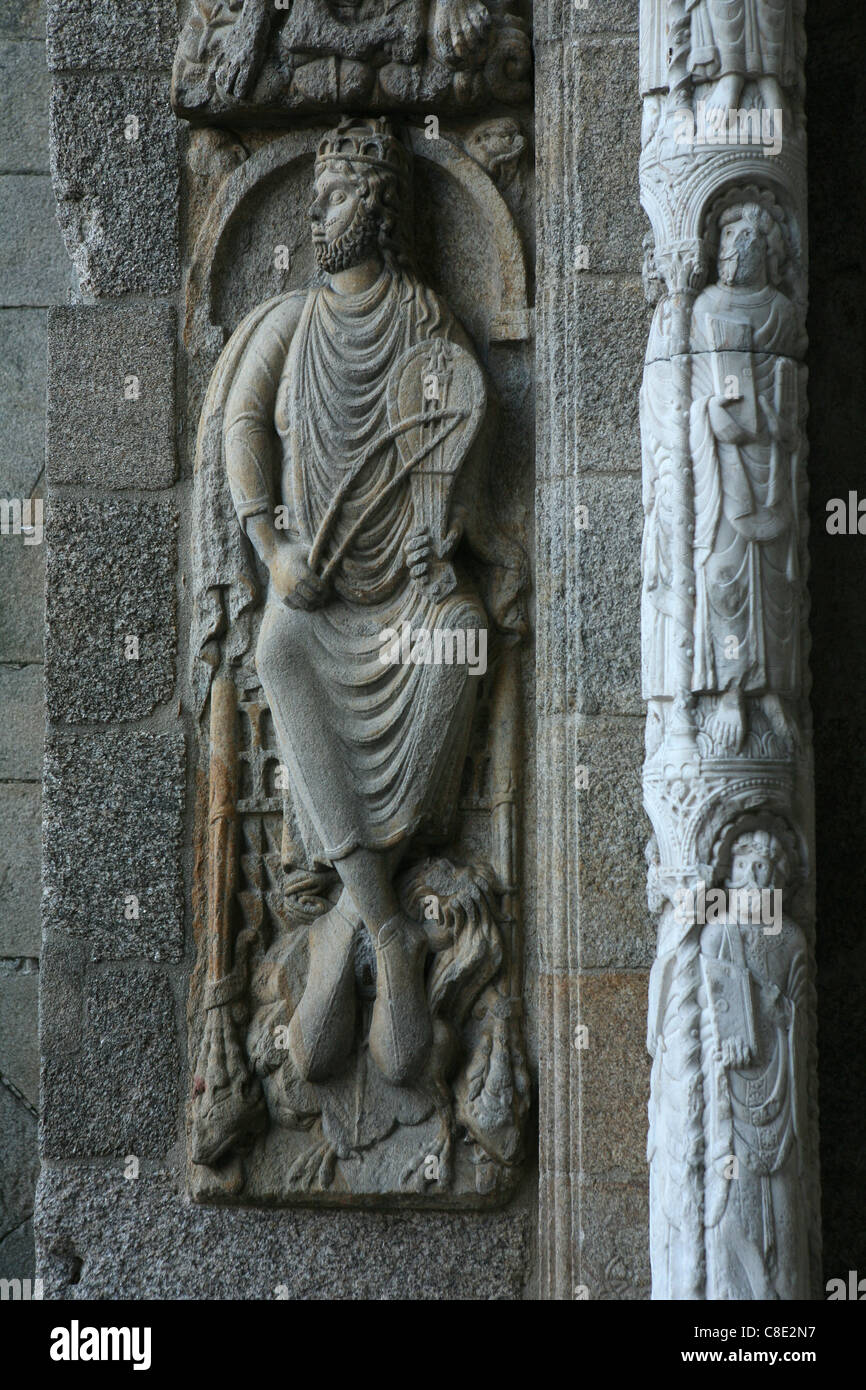 Statue von König David neben dem südlichen Eingang zu der Kathedrale von Santiago de Compostela in Galicien, Spanien. Stockfoto
