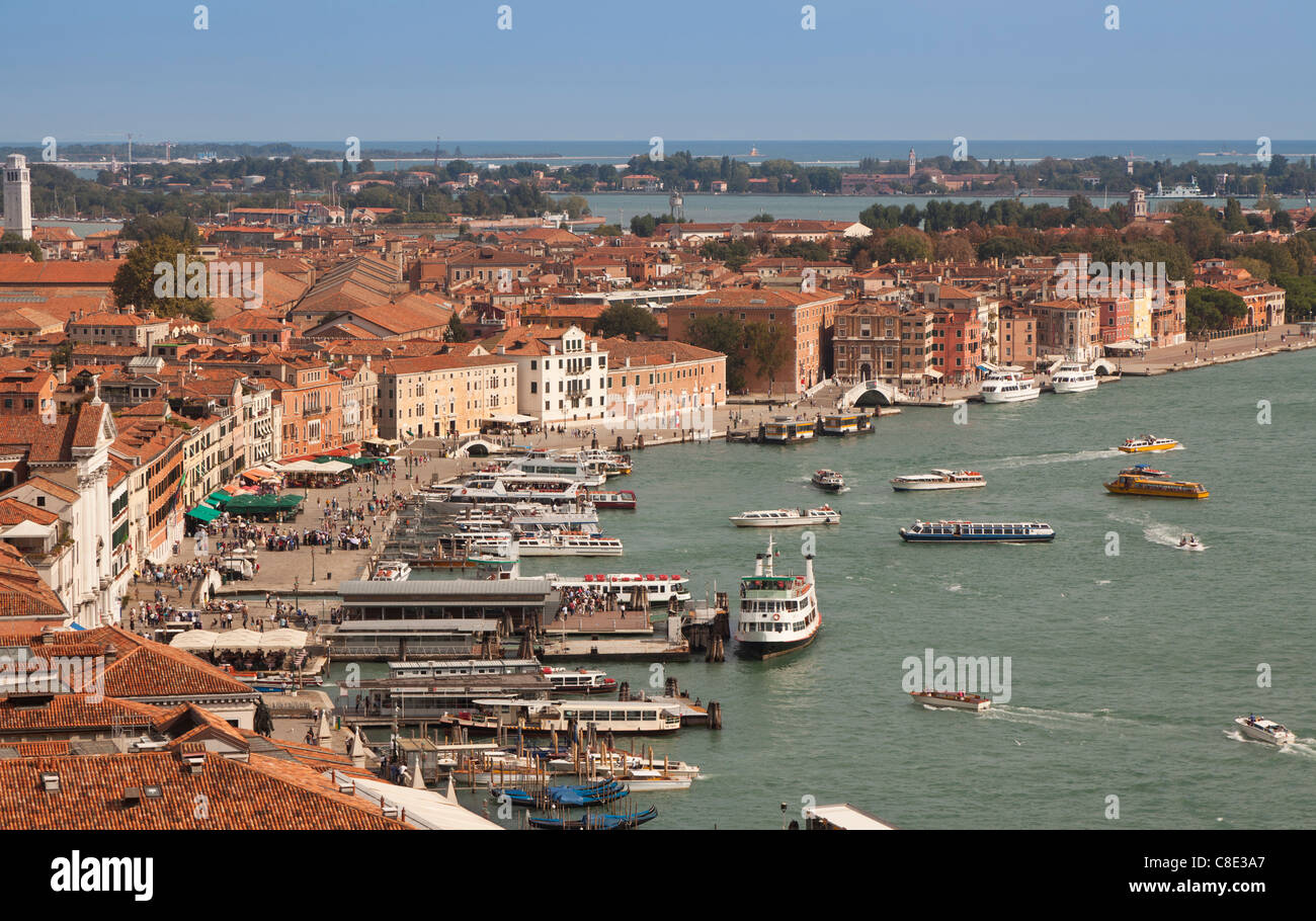 Ein Blick auf den Canale de San Marco Venedig von den Campanile. Stockfoto