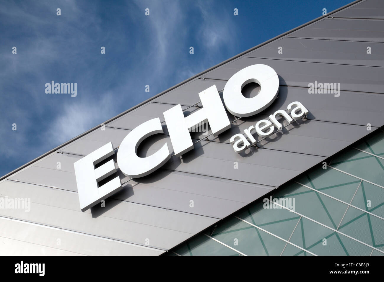 Das Echo Arena Liverpool Logo, Kings Dock, Liverpool Waterfront, England. Stockfoto