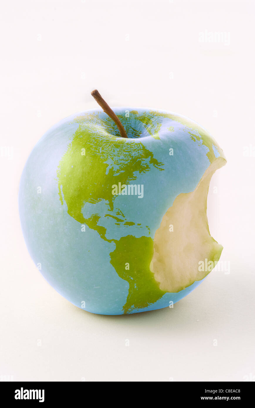 Globus auf eine angebissene Apfel Stockfoto