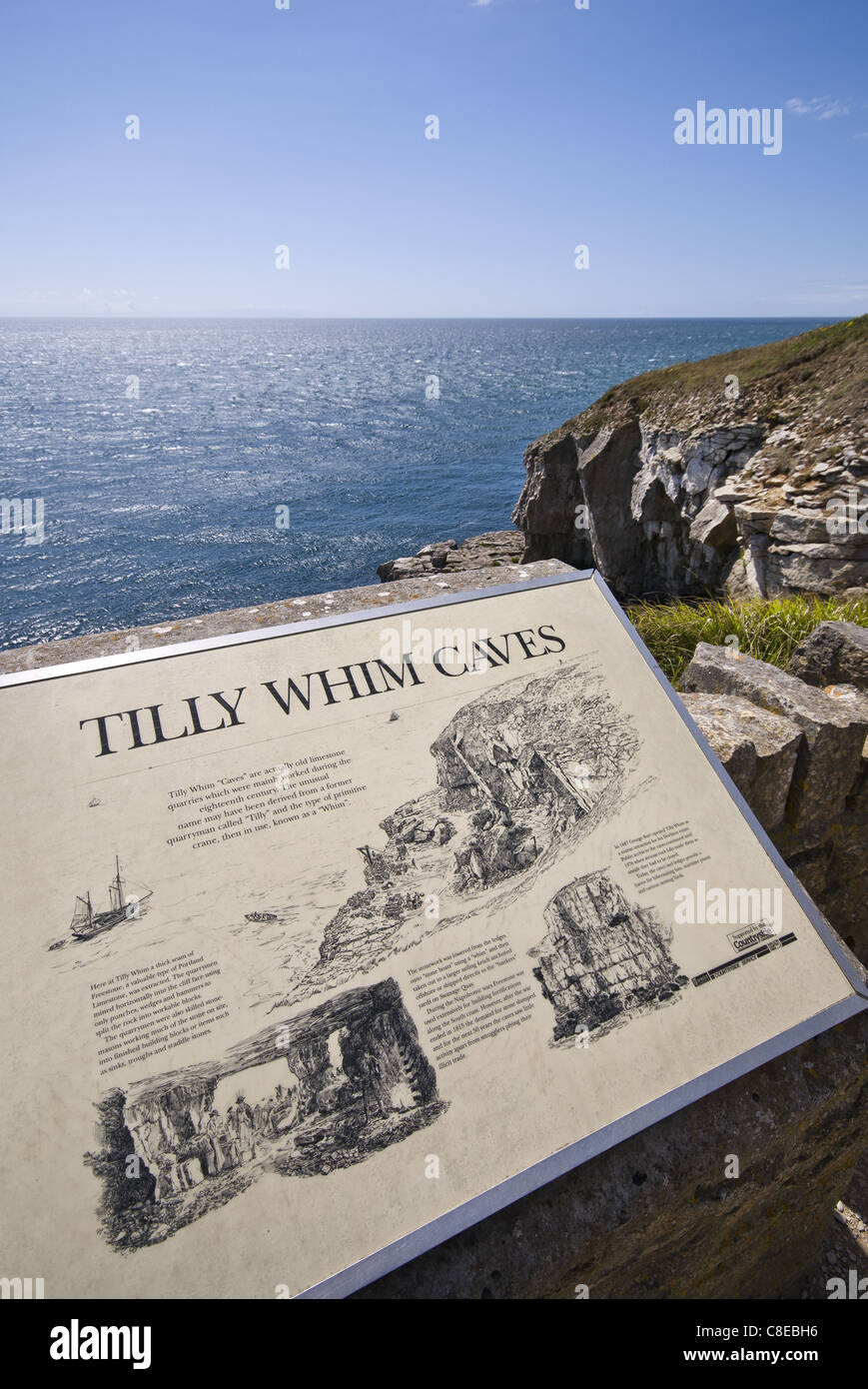 Tilly Laune Höhlen Informationstafel im Durlston Country Park, Isle of Purbeck, Dorset, England, UK Stockfoto