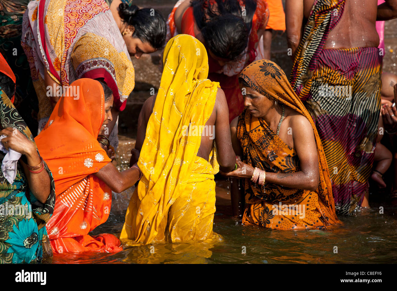 Ganges Baden Mädchen Fotos Und Bildmaterial In Hoher Auflösung Alamy 