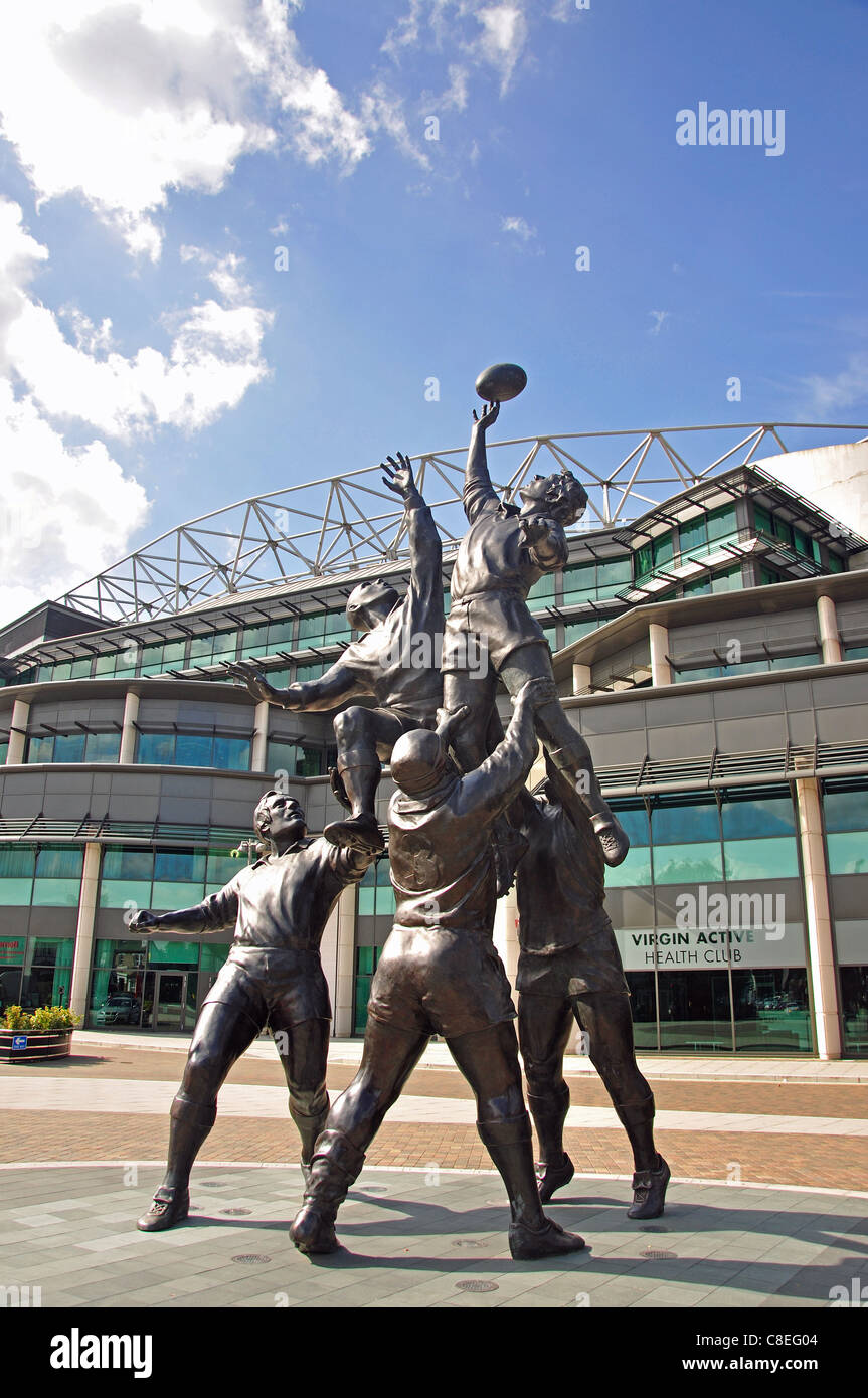 'The Making of einen Lineout' Skulptur außerhalb Twickenham Stadium, Twickenham, größere London, England, Vereinigtes Königreich Stockfoto