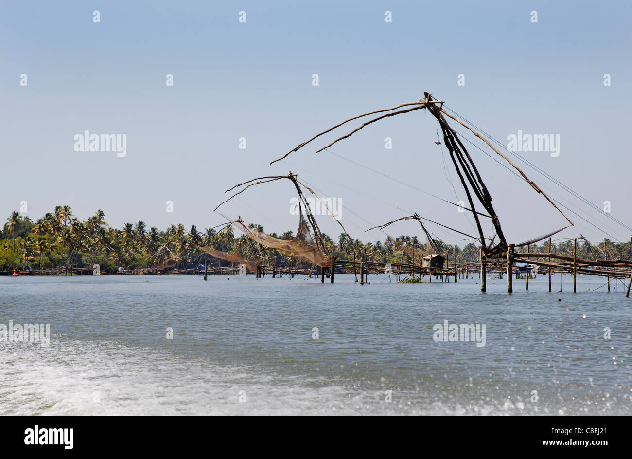Landschaft Angeln Kerala Backwaters Indien Textur Muster Hintergrund vorbei Schnellboot Kielwasser Sea Spray waschen Textfreiraum Stockfoto