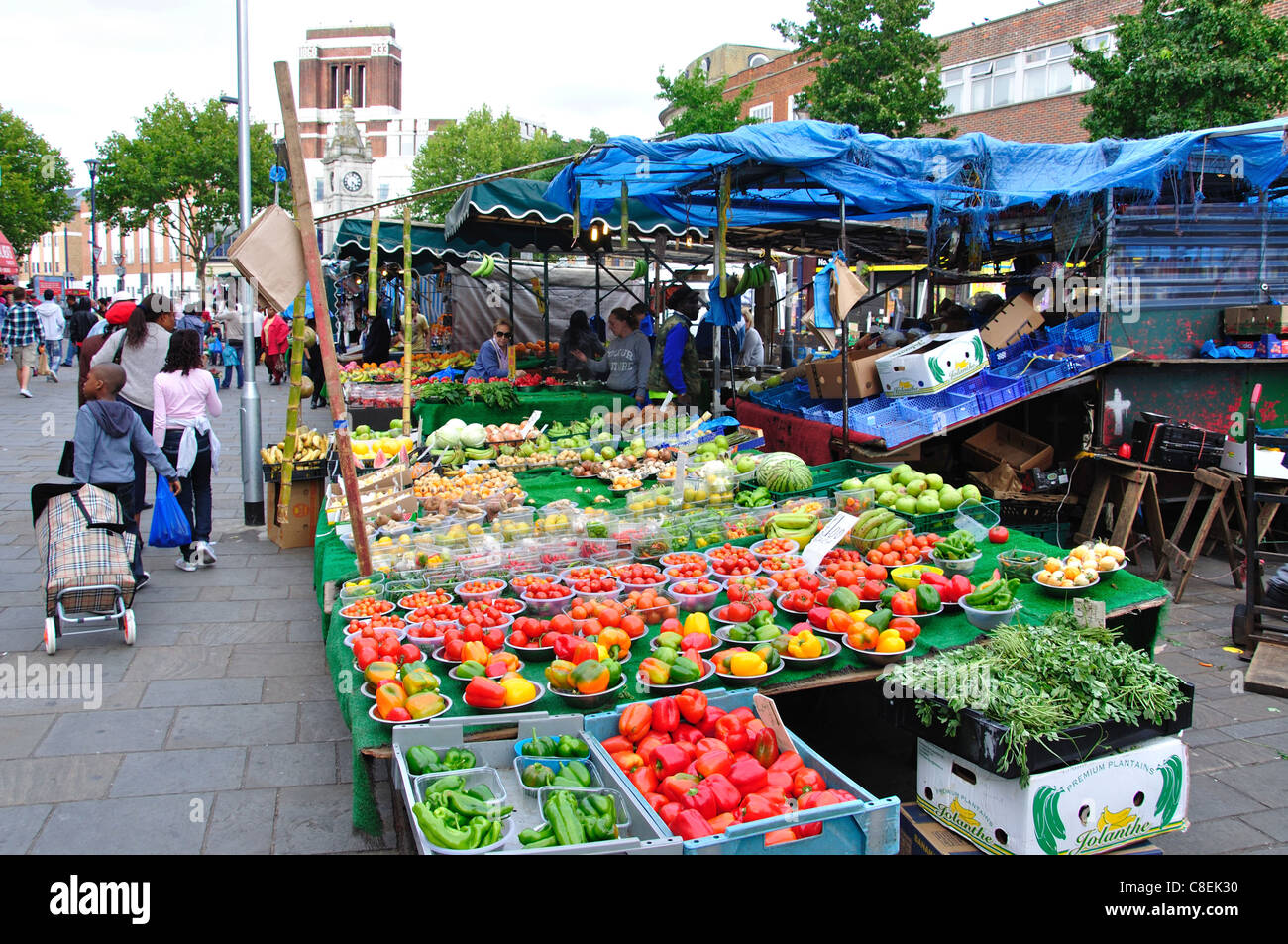 Marktstände in Lewisham Markt, High Street, Lewisham, London Borough of Lewisham, Greater London, England, Vereinigtes Königreich Stockfoto