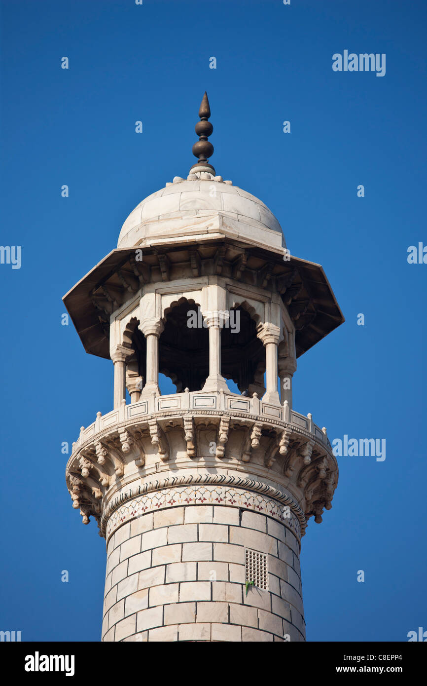 Minarett der Taj Mahal, das Mausoleum, Uttar Pradesh, Indien Stockfoto