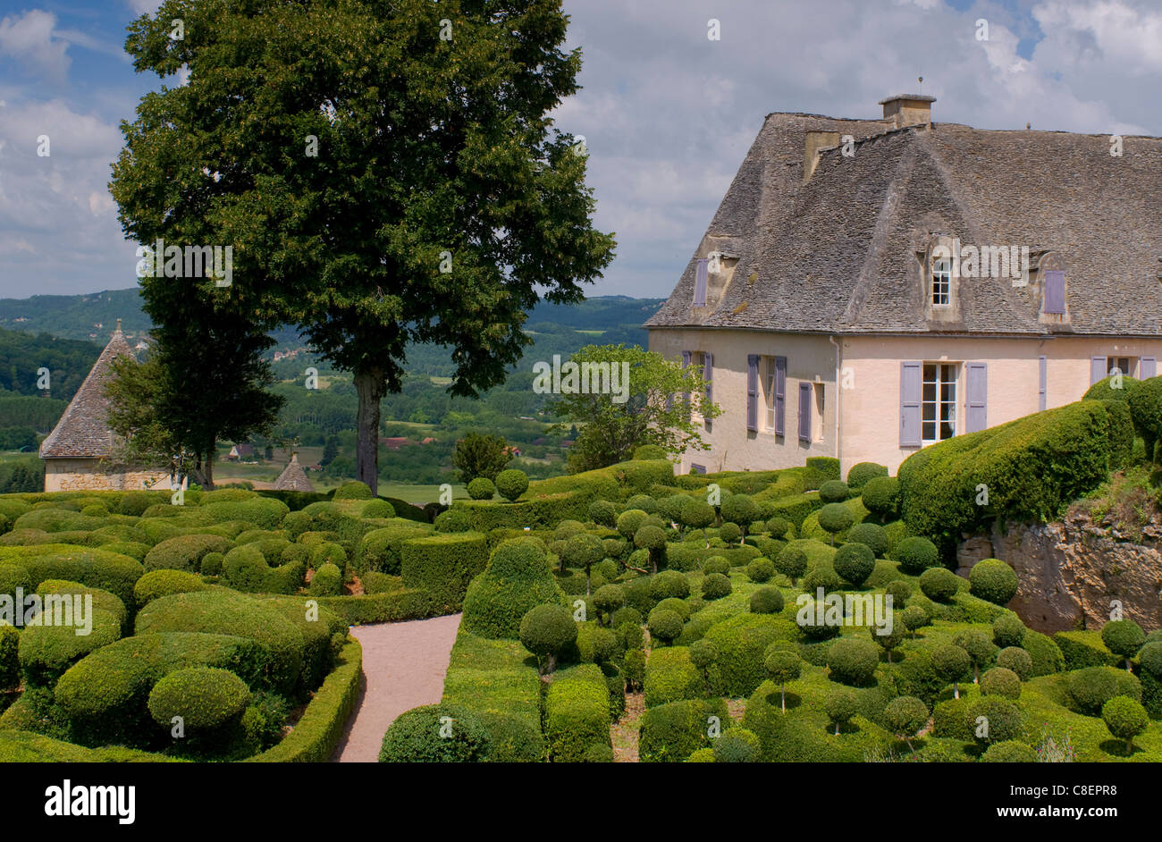 Aufwendigen Formschnitt rund um das Schloss bei Les Jardins de Marqueyssac in Vezac, Dordogne, Frankreich Stockfoto