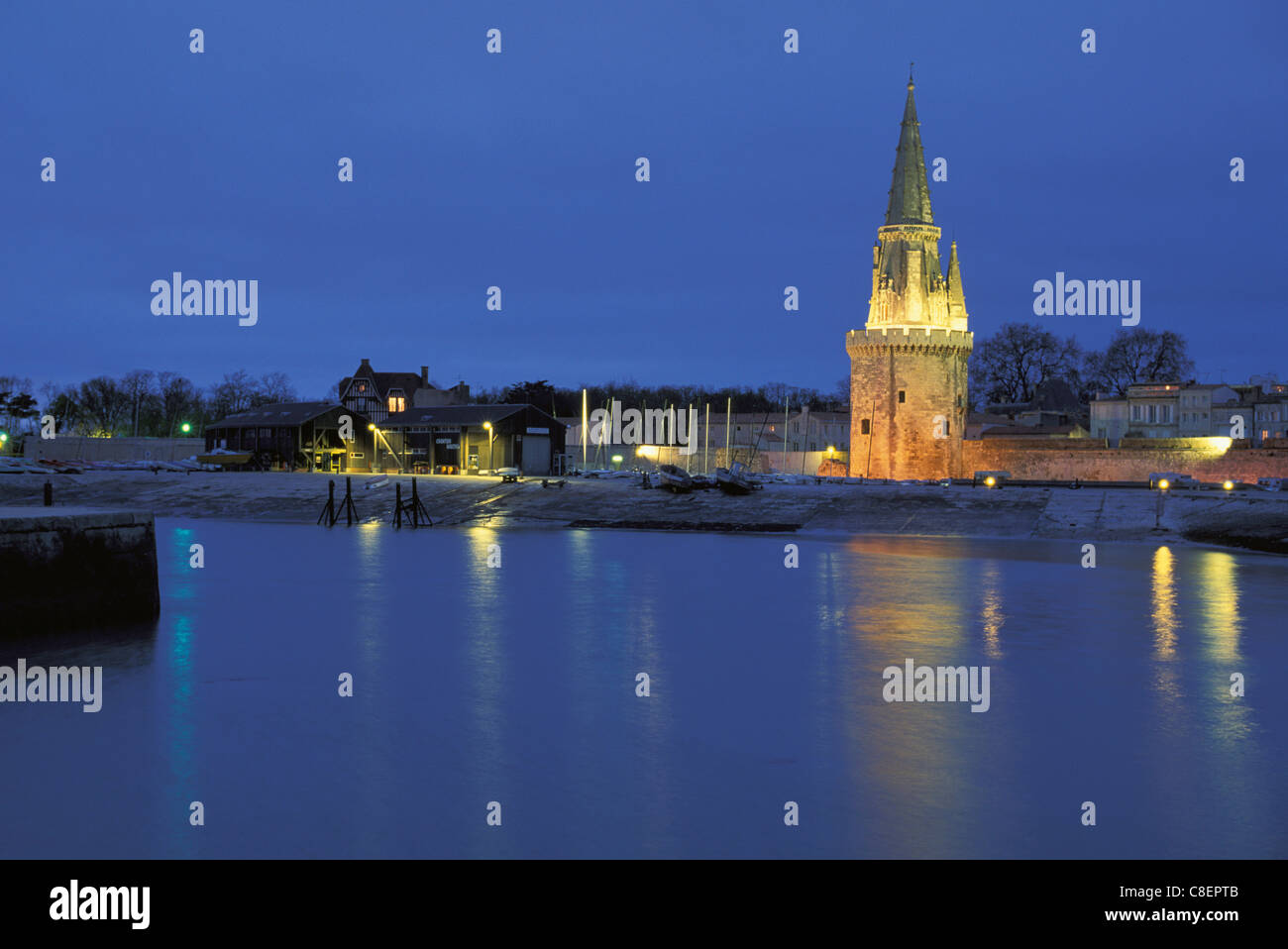 Turm, Hafen, Hafen, La Rochelle, Poitu-Charentes, Frankreich, Europa, Wasser, Nacht Stockfoto