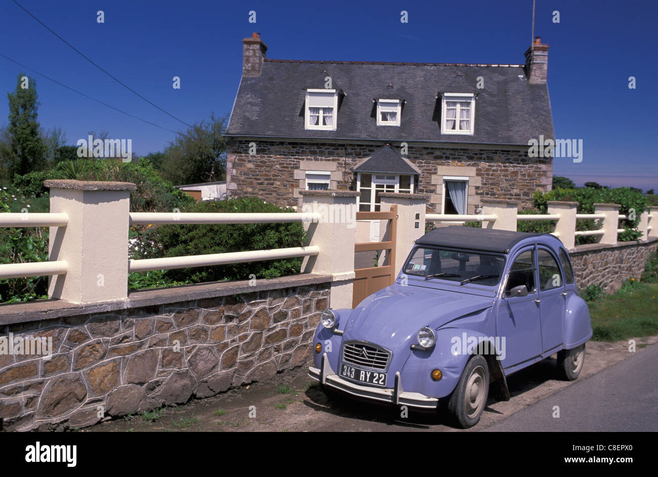 Renault, Haus, Paimpol, Bretagne, Frankreich, Europa, 2CV, Wand Stockfoto
