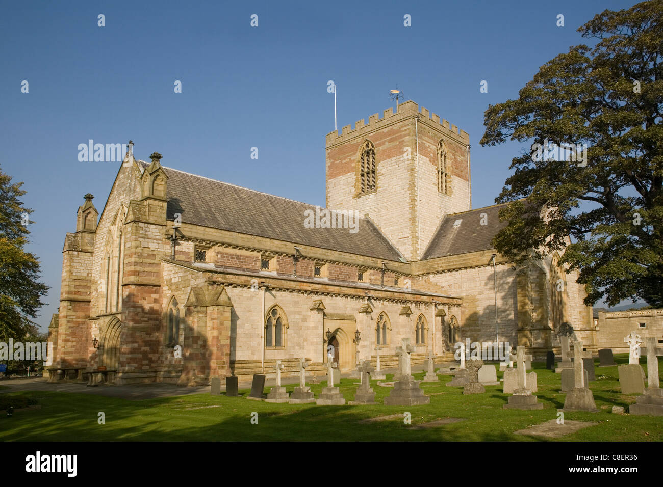 Kathedrale von St. Asaph, soll die kleinste Kathedrale in Großbritannien, Denbighshire, Wales, Vereinigtes Königreich Stockfoto