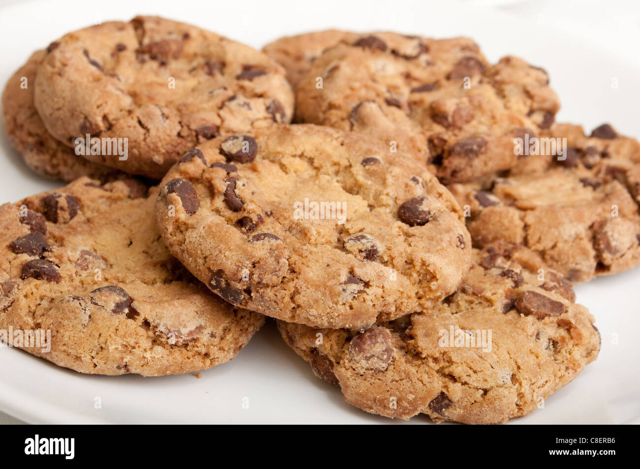 Nahaufnahme von Schokolade Cookies auf weißen Teller Stockfoto