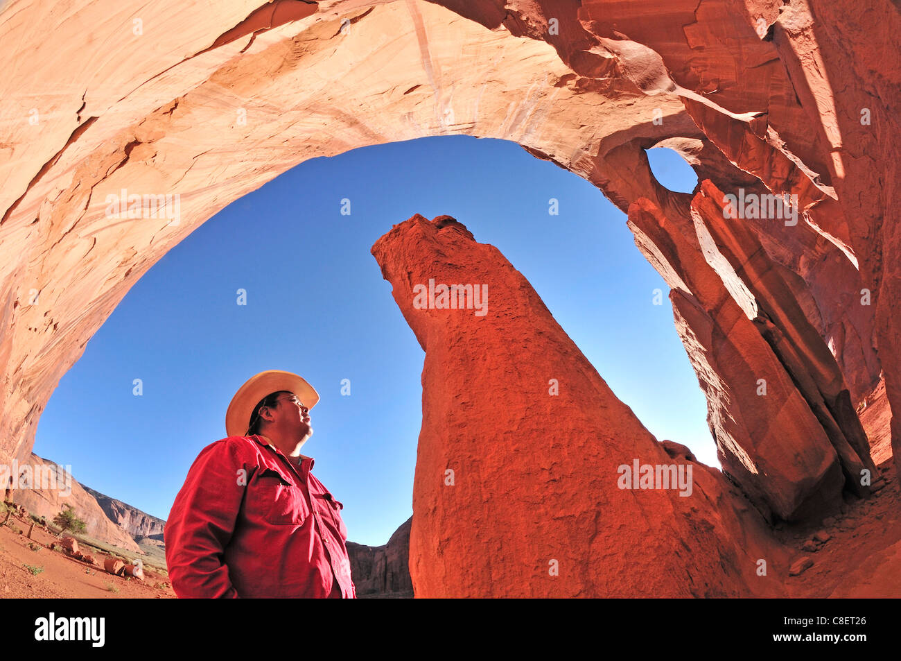 Tour Guide, Larry Holiday, native indian, versteckte Arch, Navajo, Indianer-Reservat, Monument Valley, Tribal Park, Arizona, USA, U Stockfoto