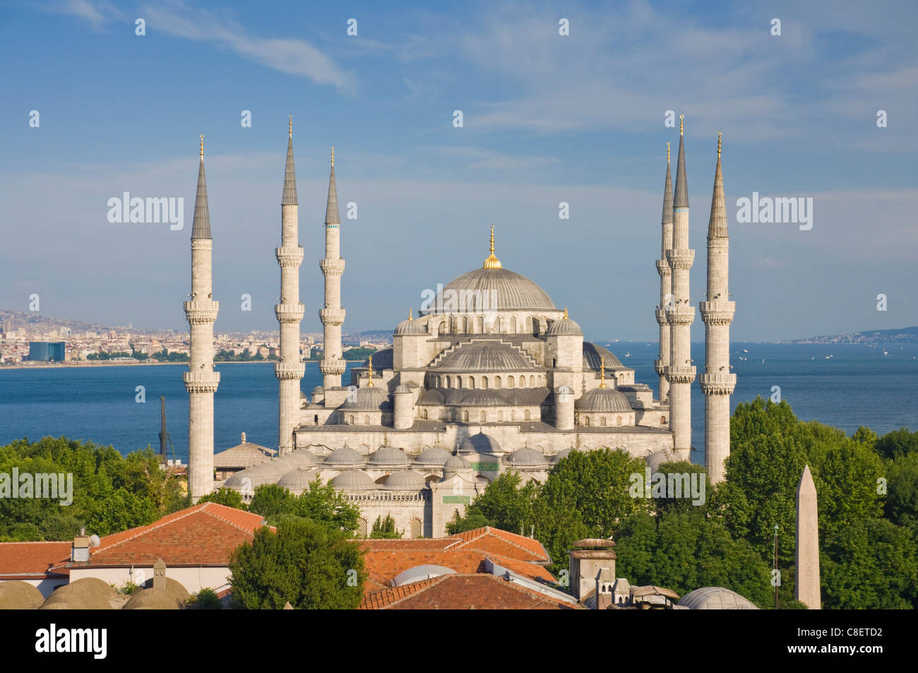 Die blaue Moschee (Sultan Ahmet Camii) mit Kuppeln und sechs Minarette, Sultanahmet, zentral-Istanbul, Türkei Stockfoto