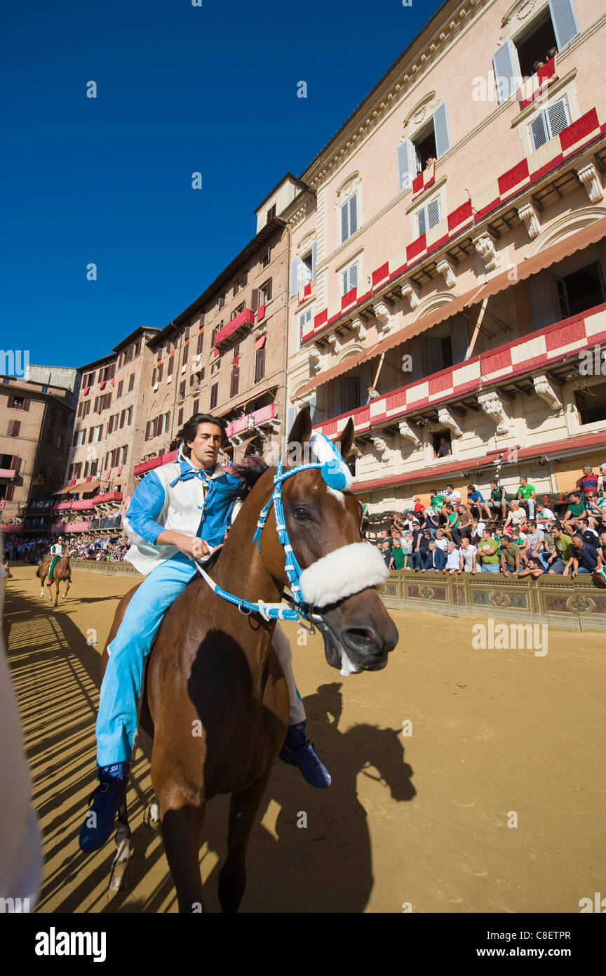 Fahrer bei El Palio Pferderennen-Festival, Piazza del Campo, Siena, Toskana, Italien Stockfoto