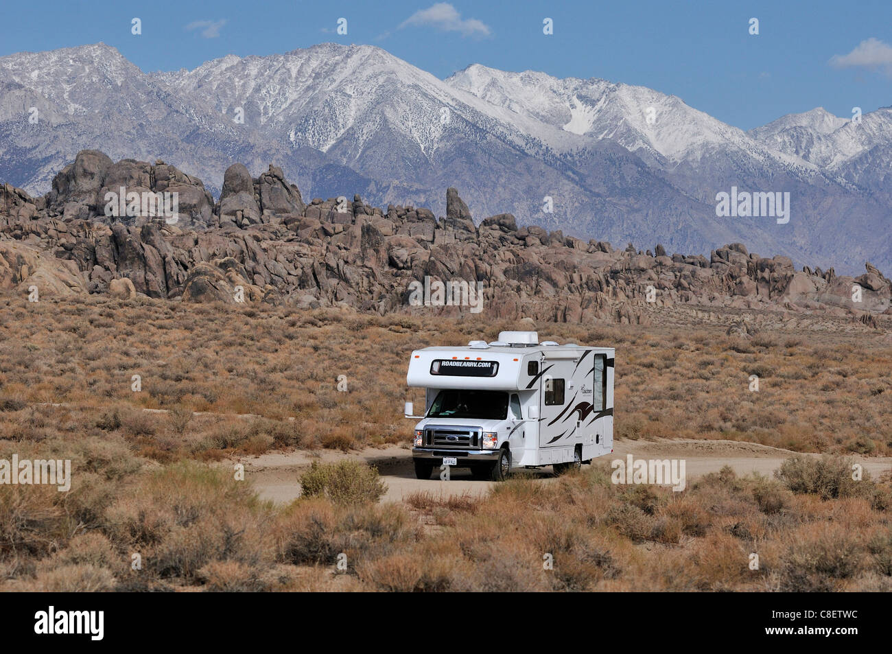 RV, Camper, Alabama Hills, Whitney Portal, Straße, Lone Pine, Kalifornien, USA, USA, Amerika, Reisen, Urlaub Stockfoto